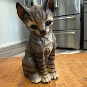 VTG Harvey Knox Kingdom Cat Figurine. Hand painted in Japan.